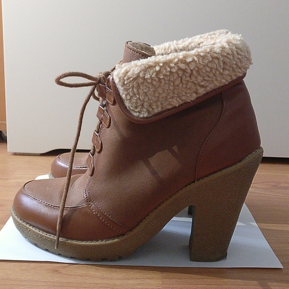 H&M chunky heel fur ankle boots 👢 - Picture 2 of 8